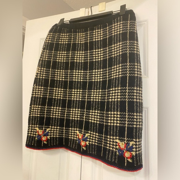 Vintage Betsey Johnson 100% Lambs wool skirt - Picture 3 of 3